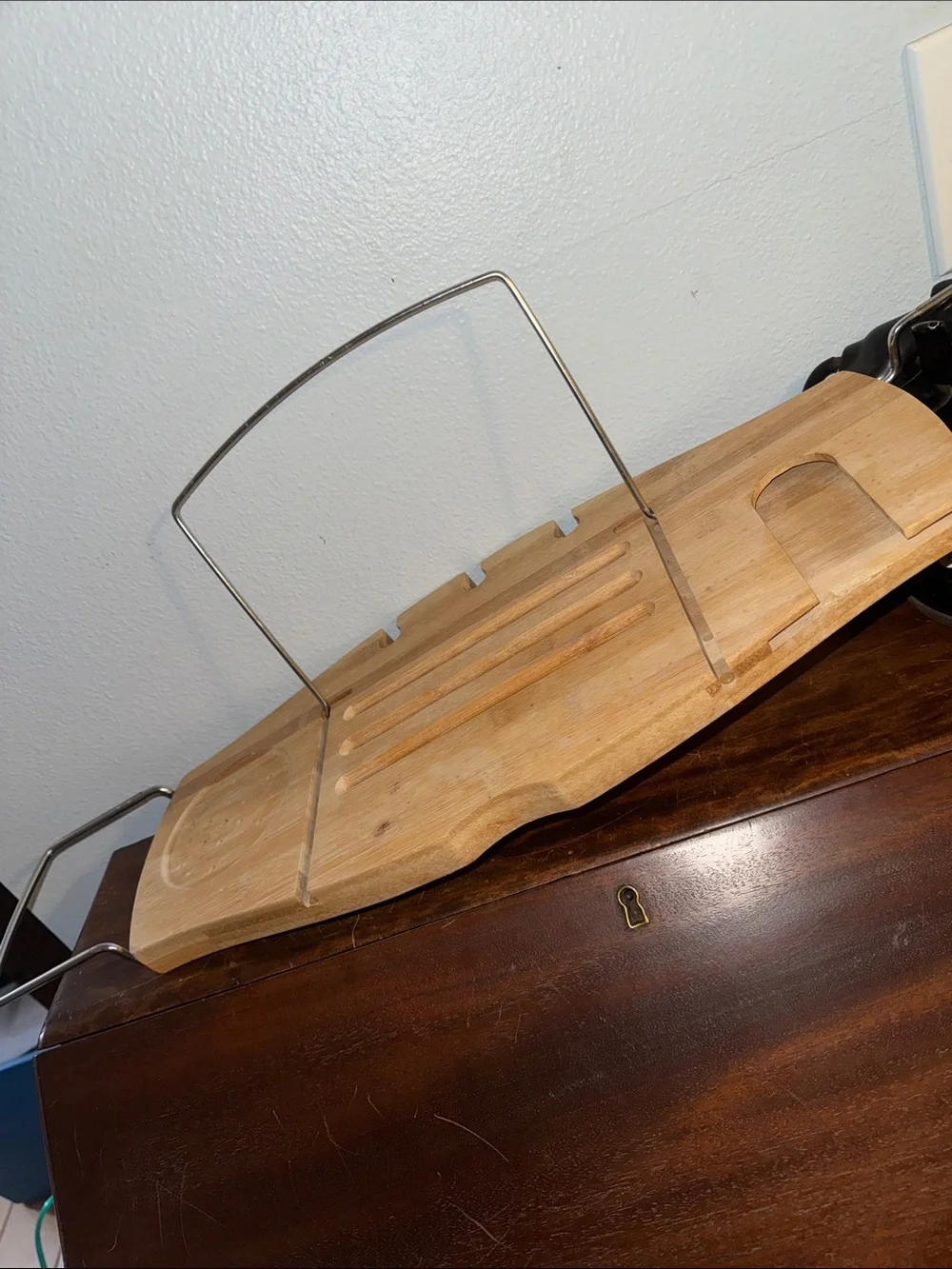 Umbra Natural Bamboo Bathtub Caddy Book Holder Wine Slot Adjustable